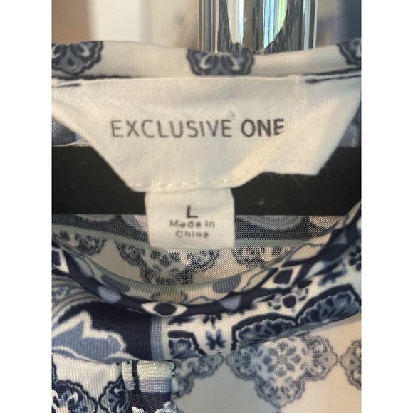 Exclusive One Knit Blue Patterned Top Stretch Sleeveless Size Large - Picture 4 of 7